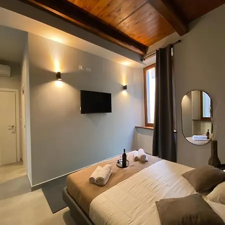 Soha Piazza Di Spagna Boutique 4* Rom